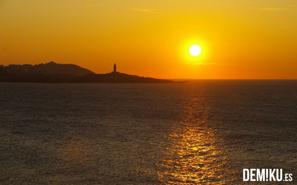 La Torré de Hercules desde La Costa de Dexo.